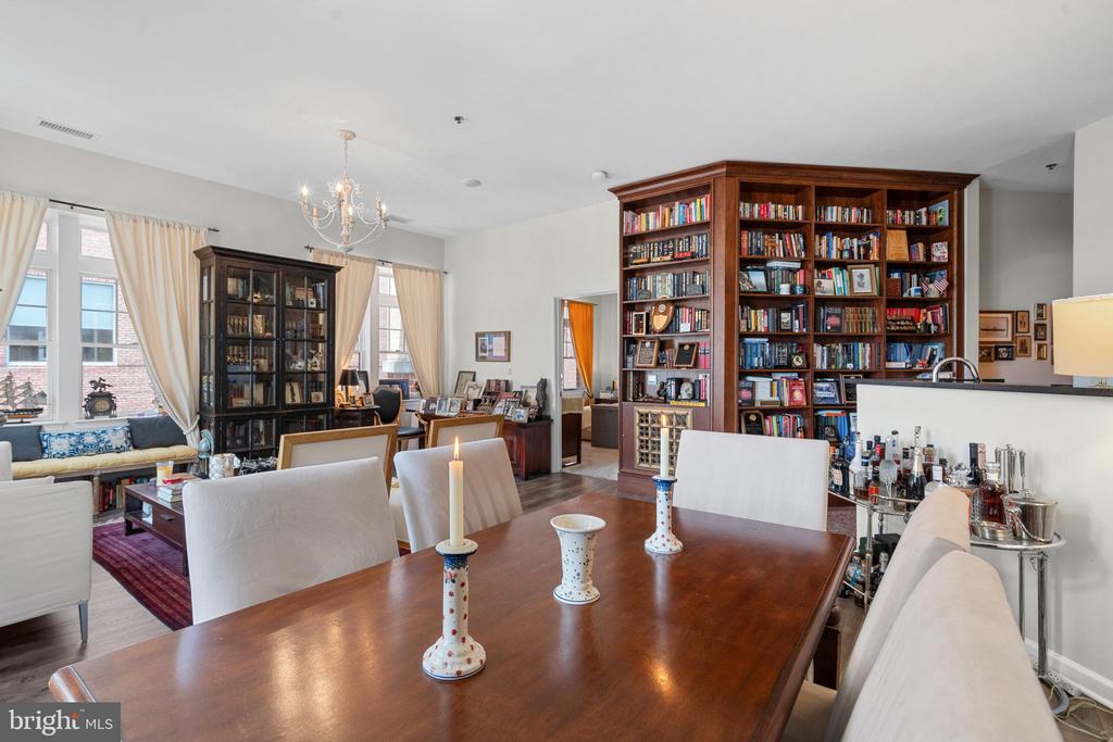 309 HOLLAND LANE 310