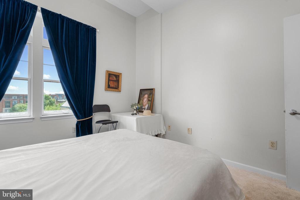309 HOLLAND LANE 310