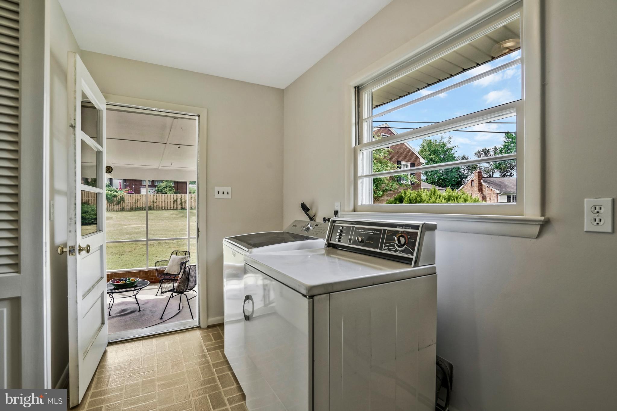 1425 KNOX PLACE