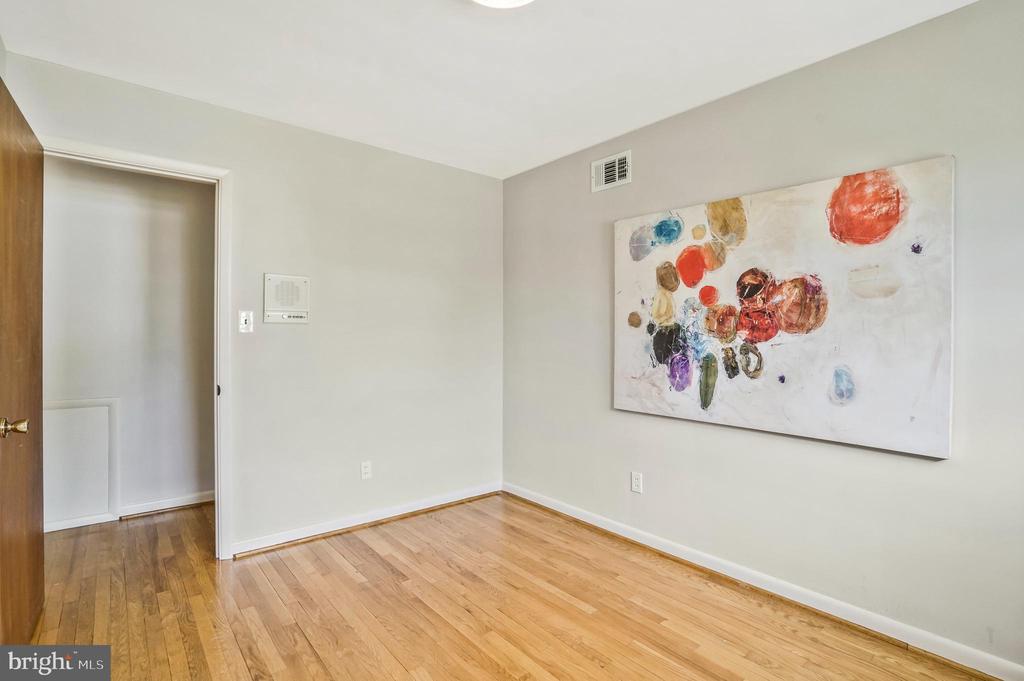 1425 KNOX PLACE