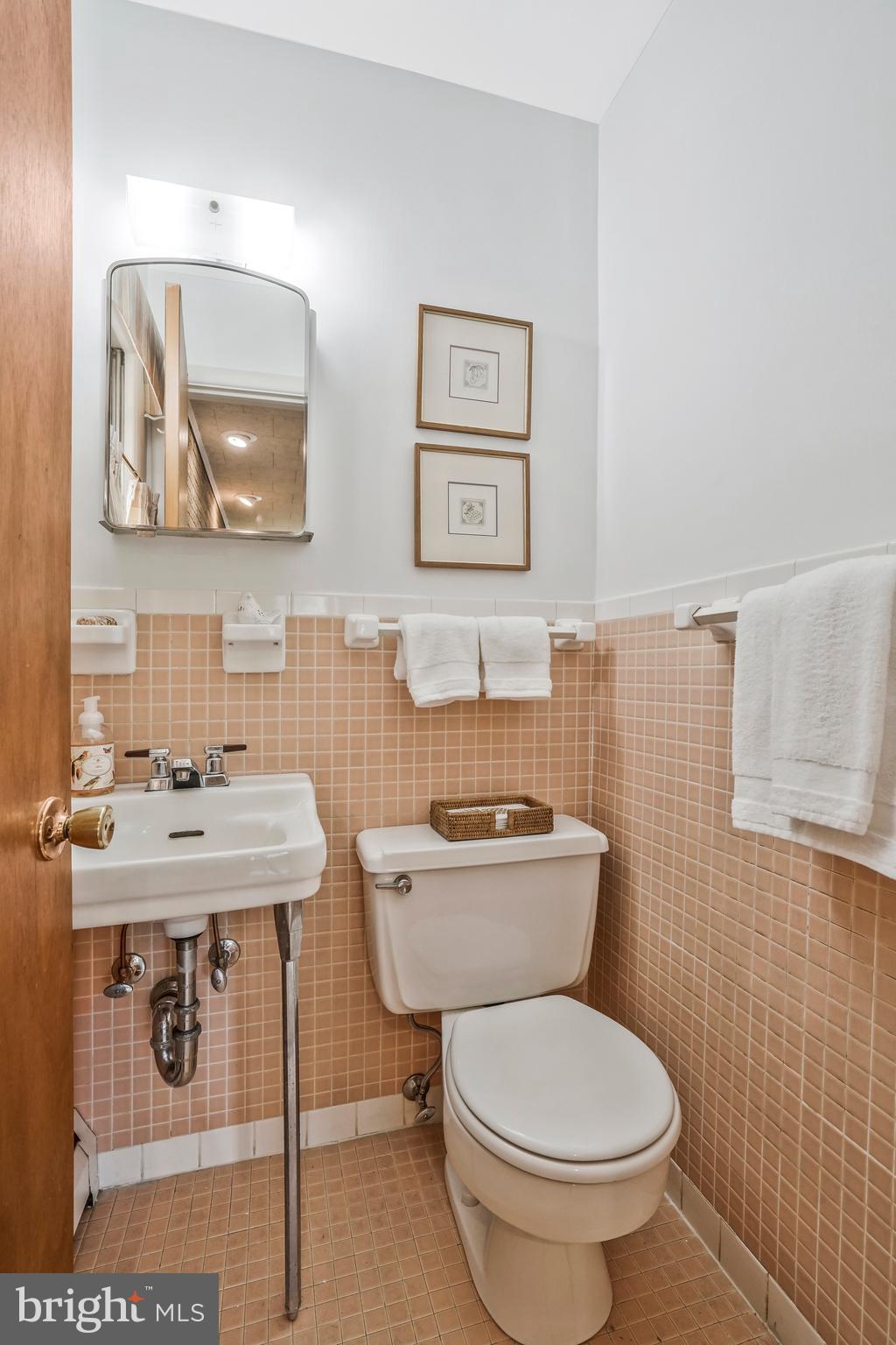 1425 KNOX PLACE