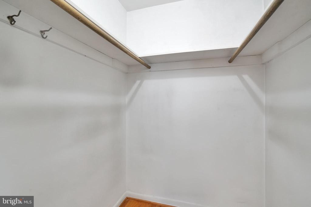 1425 KNOX PLACE