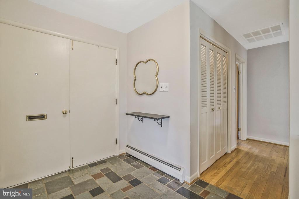 1425 KNOX PLACE