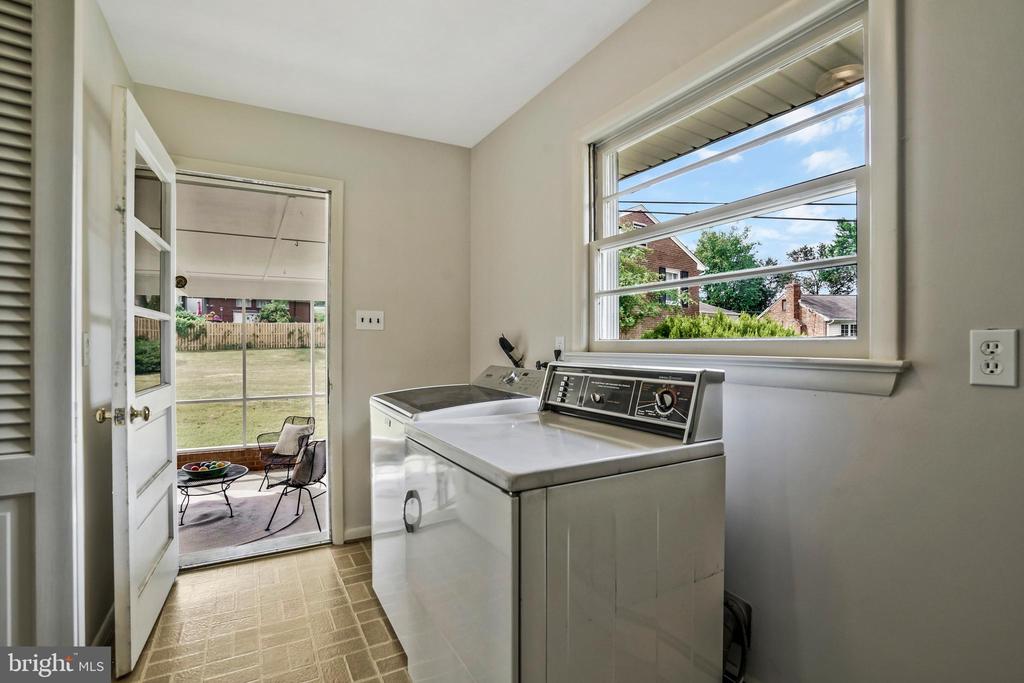 1425 KNOX PLACE