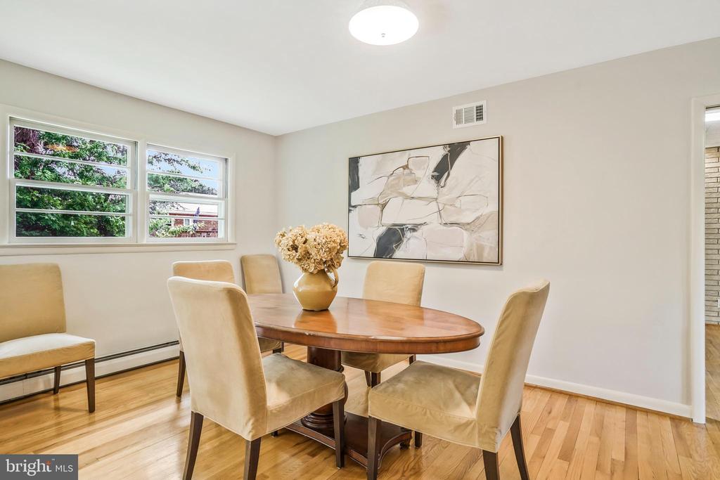 1425 KNOX PLACE