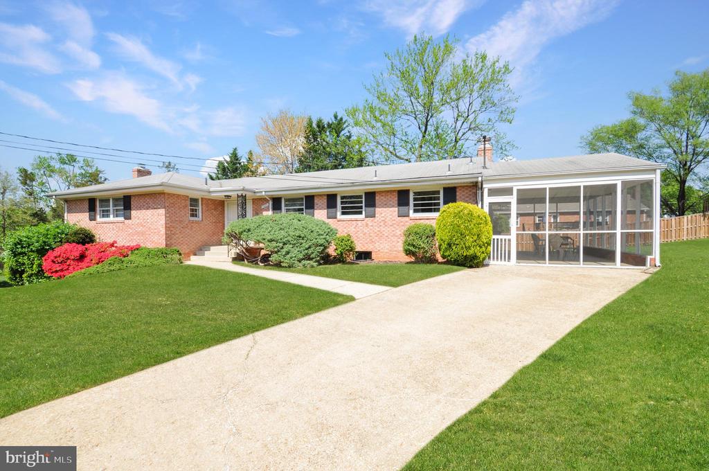 1425 KNOX PLACE