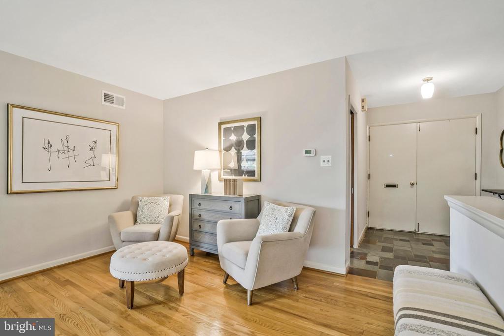 1425 KNOX PLACE