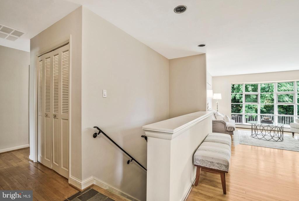 1425 KNOX PLACE