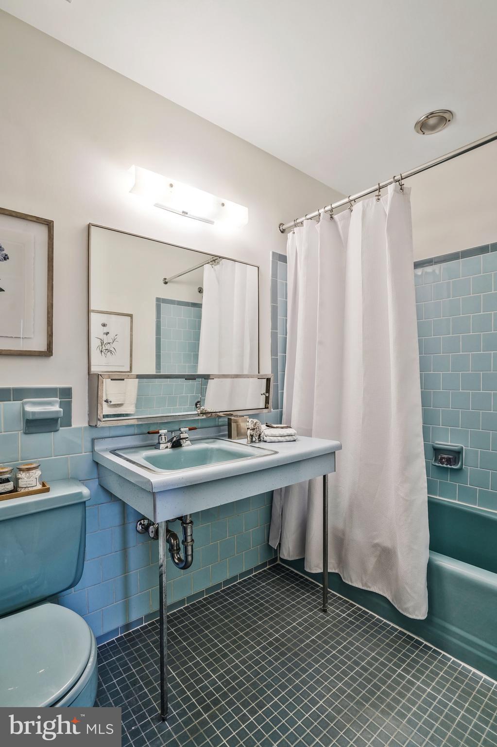 1425 KNOX PLACE