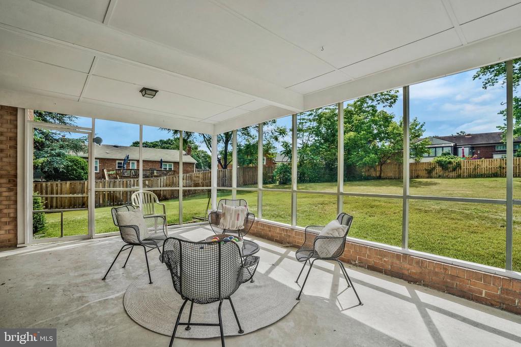1425 KNOX PLACE