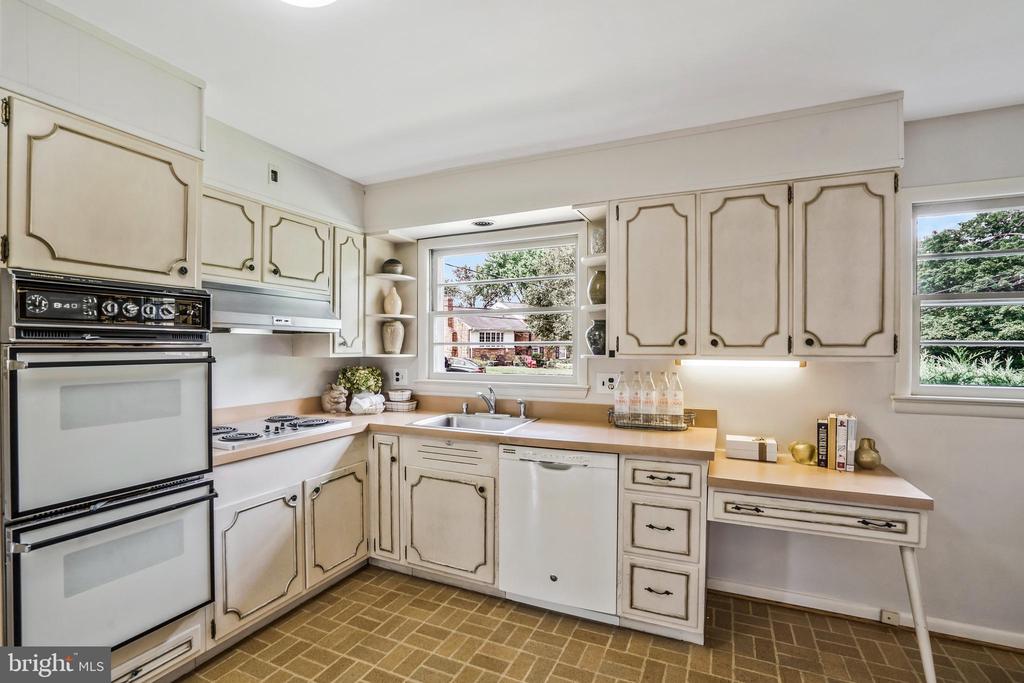 1425 KNOX PLACE