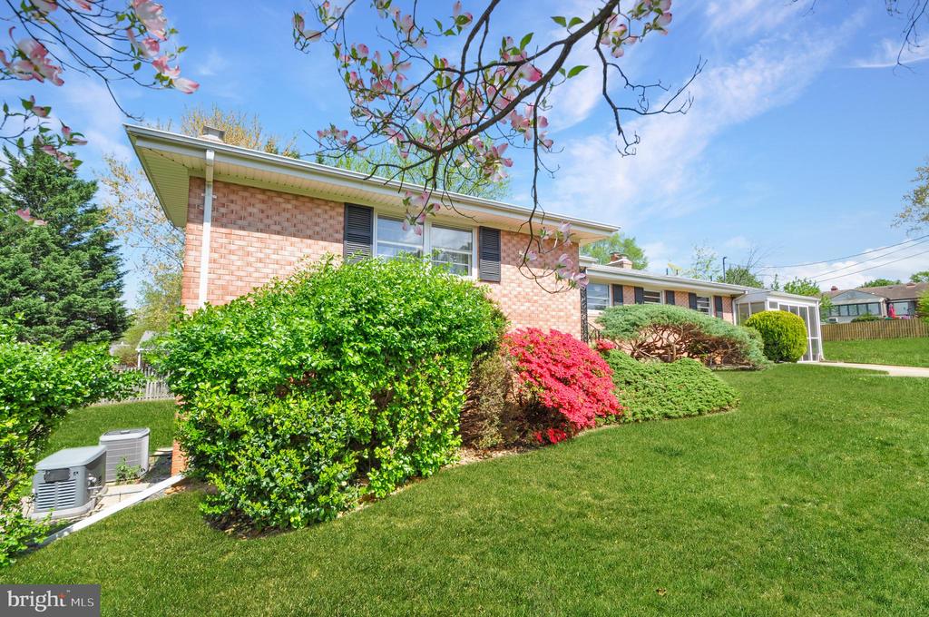 1425 KNOX PLACE