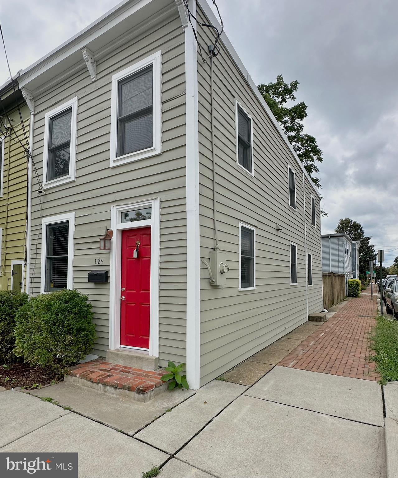 1124 PRINCESS STREET