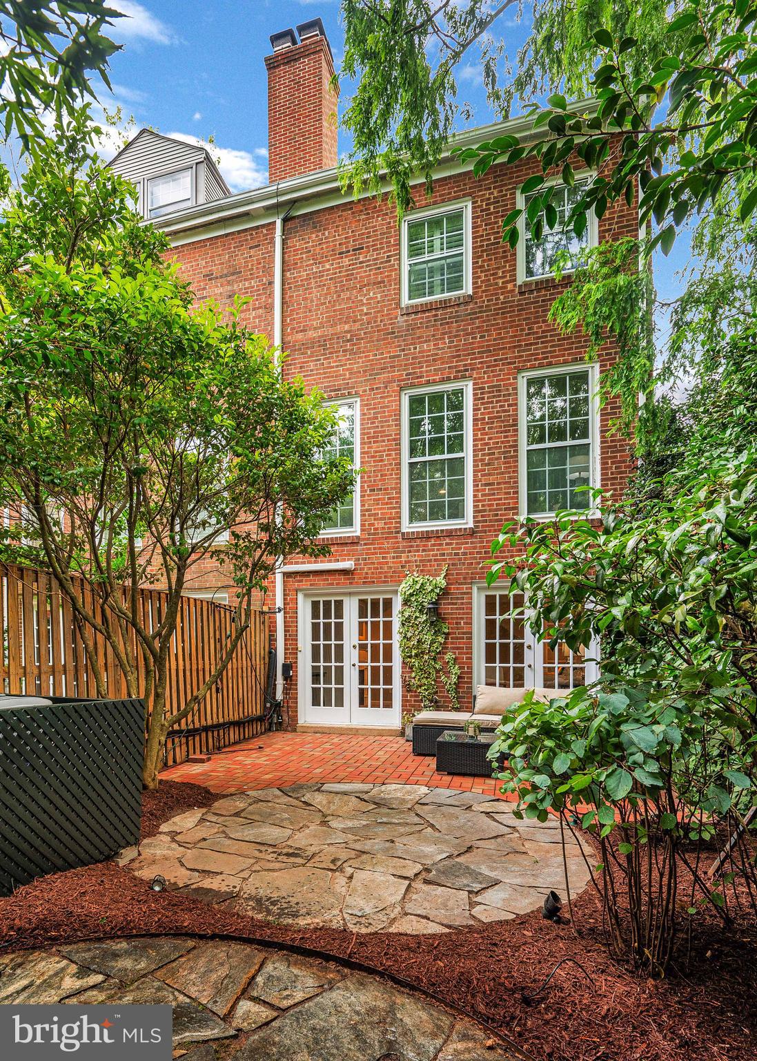 209 JEFFERSON STREET