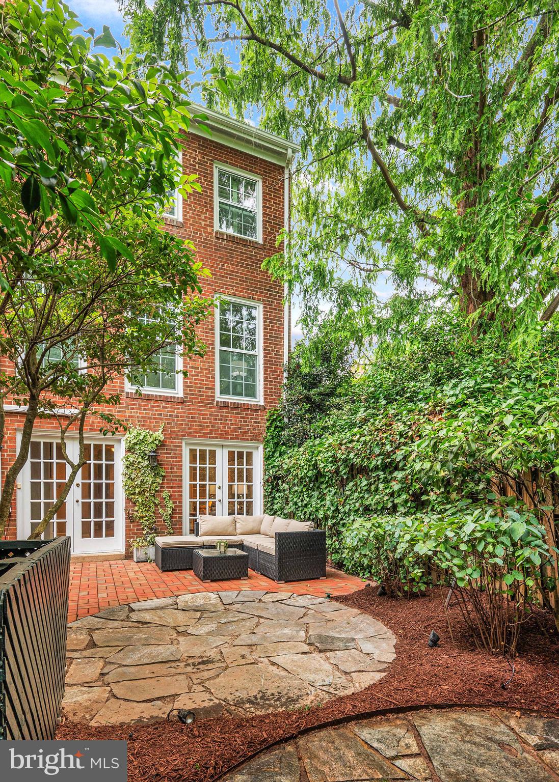 209 JEFFERSON STREET