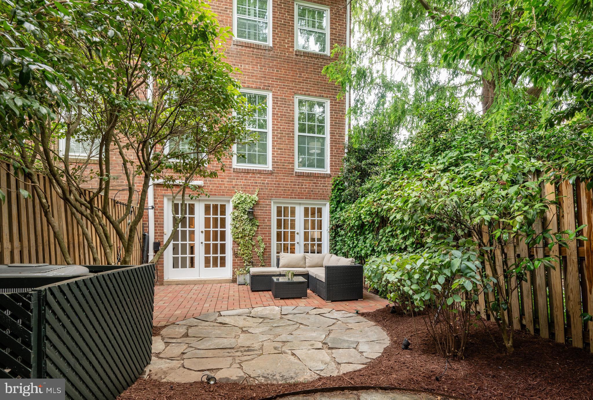 209 JEFFERSON STREET