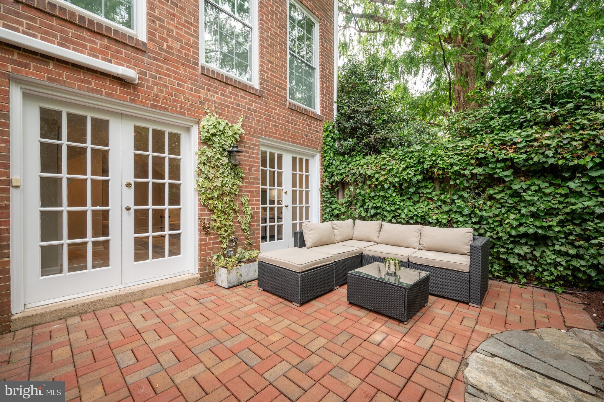 209 JEFFERSON STREET