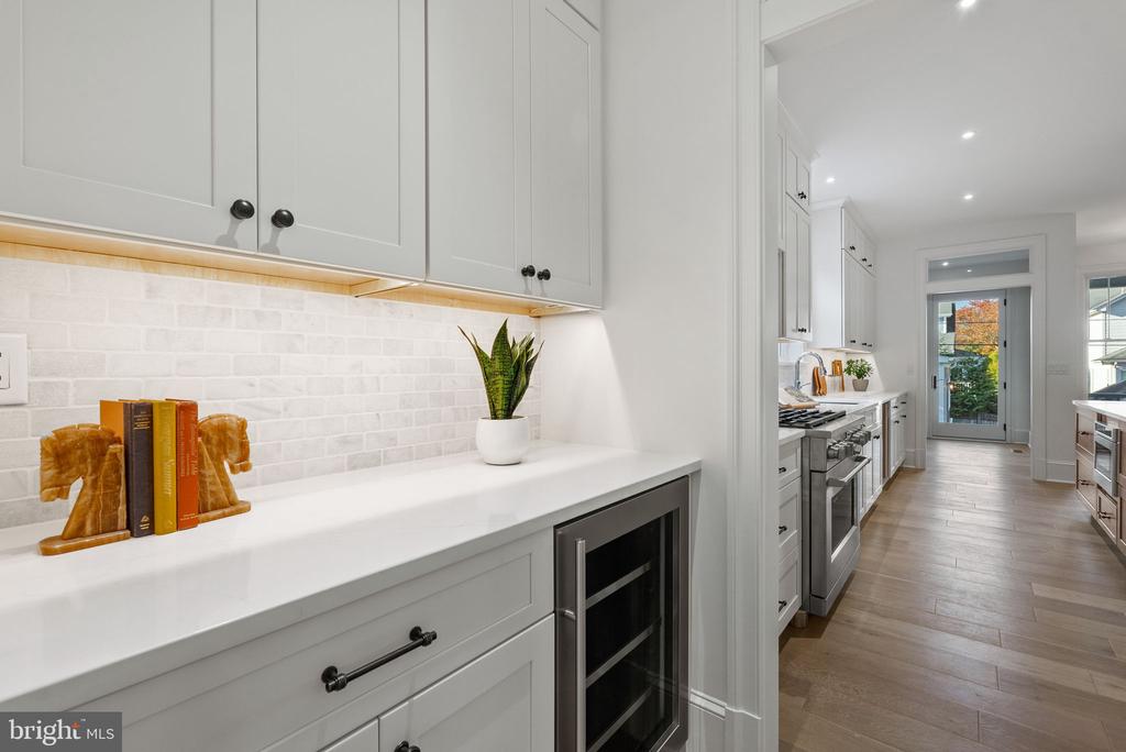 11 W MAPLE STREET