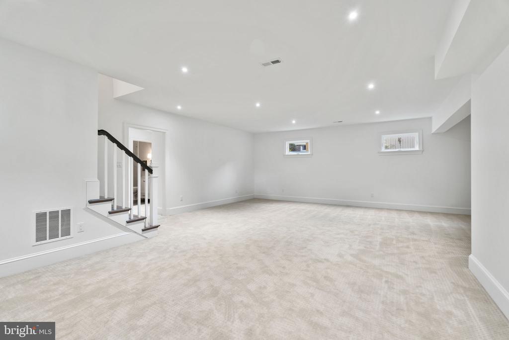 11 W MAPLE STREET