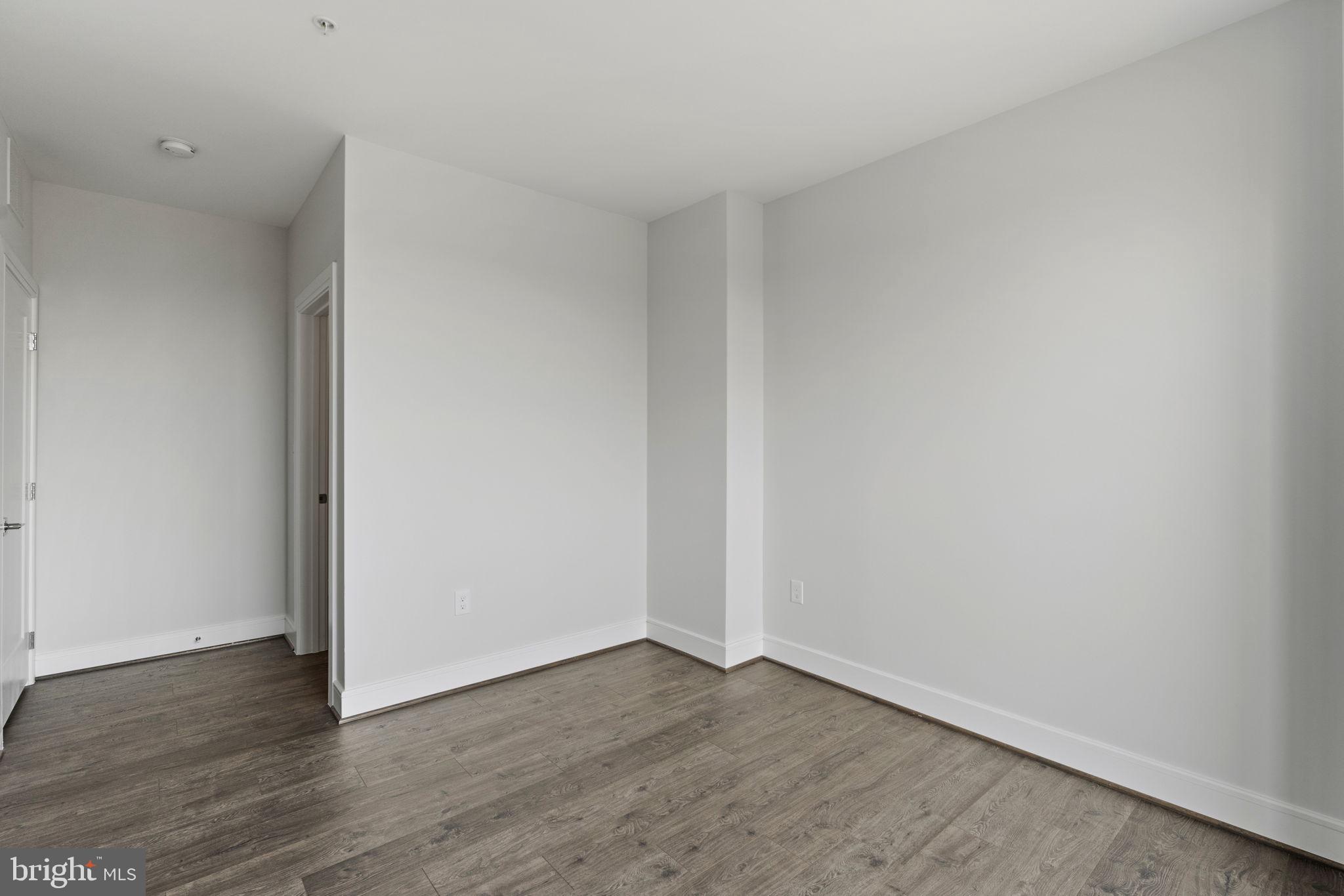 625 SLATER'S LANE 302W