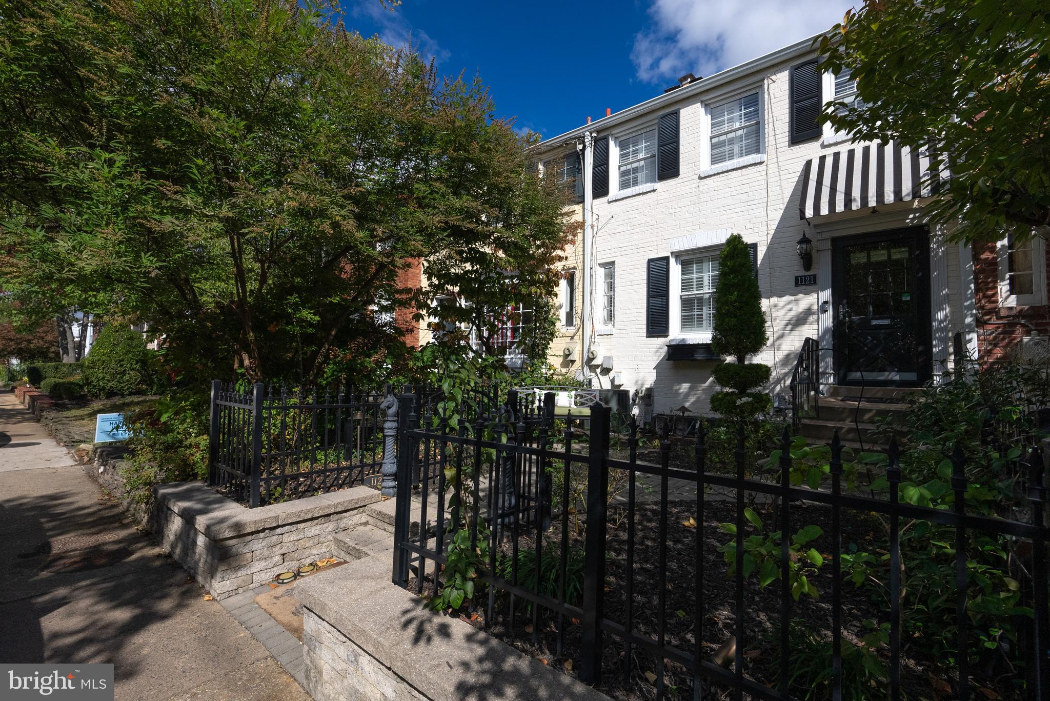 1121 POWHATAN STREET