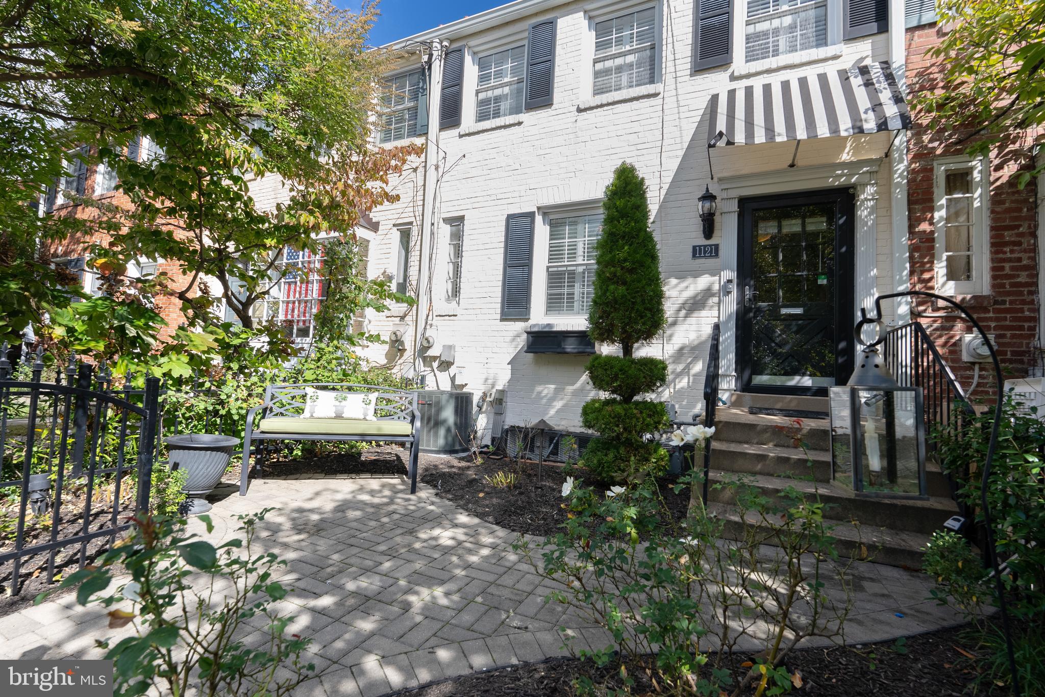 1121 POWHATAN STREET