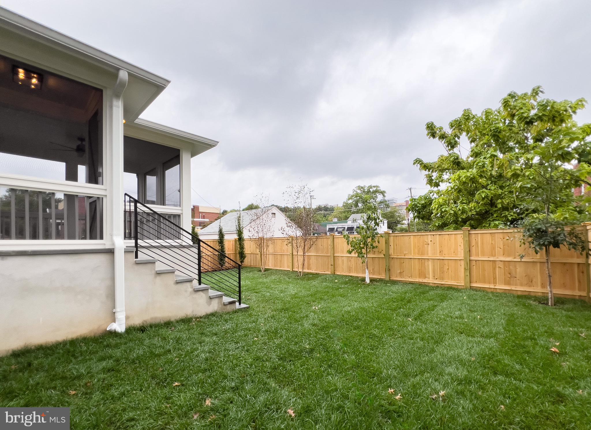 110 E RAYMOND AVENUE