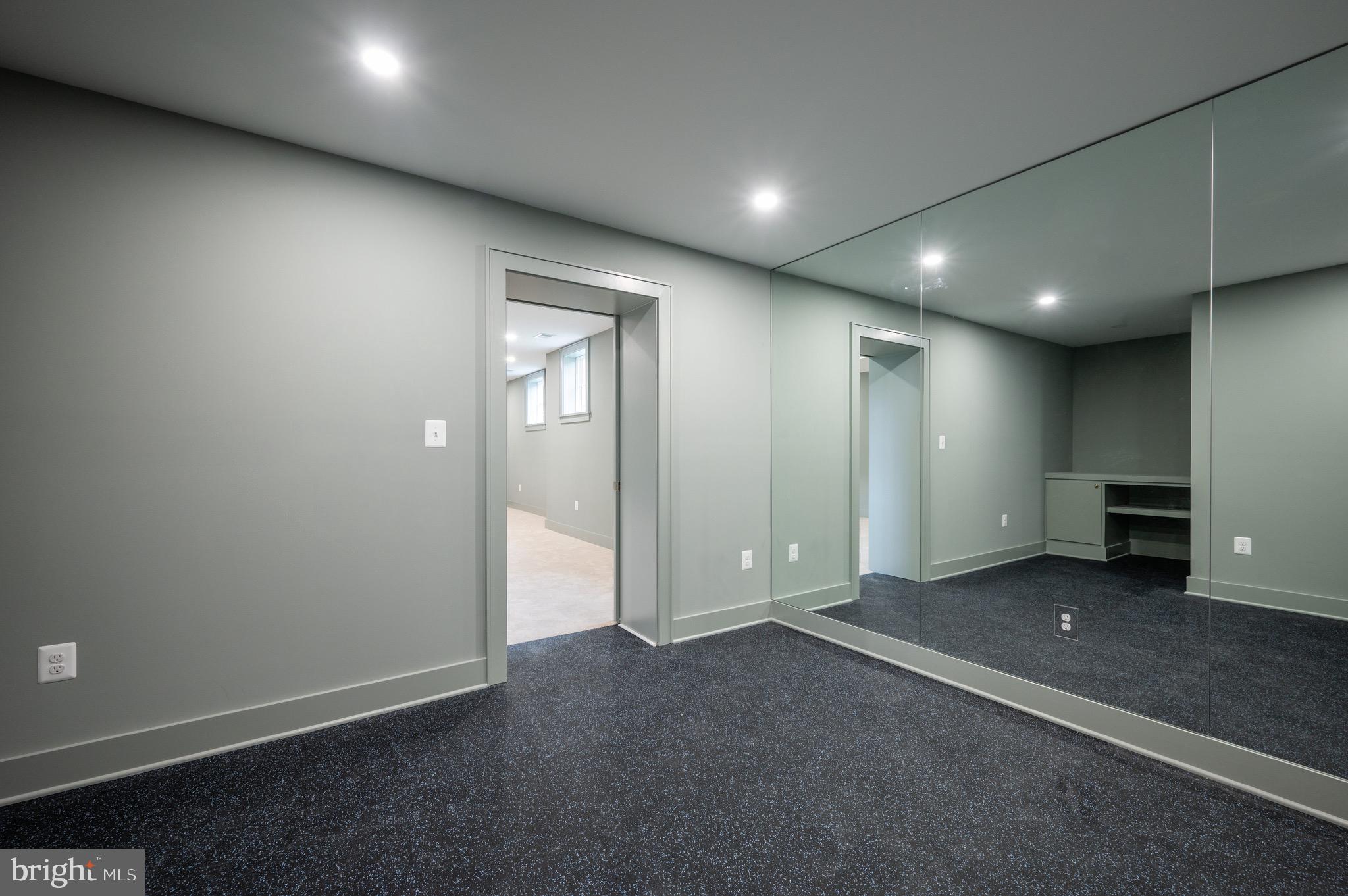 110 E RAYMOND AVENUE