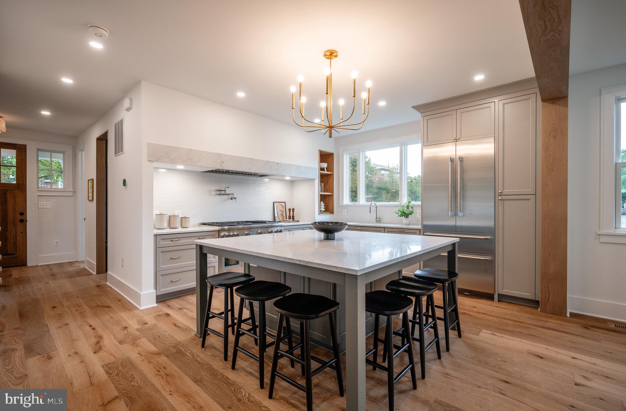 110 E RAYMOND AVENUE