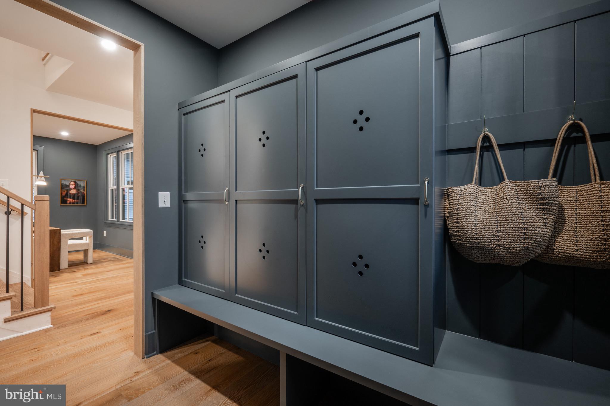 110 E RAYMOND AVENUE