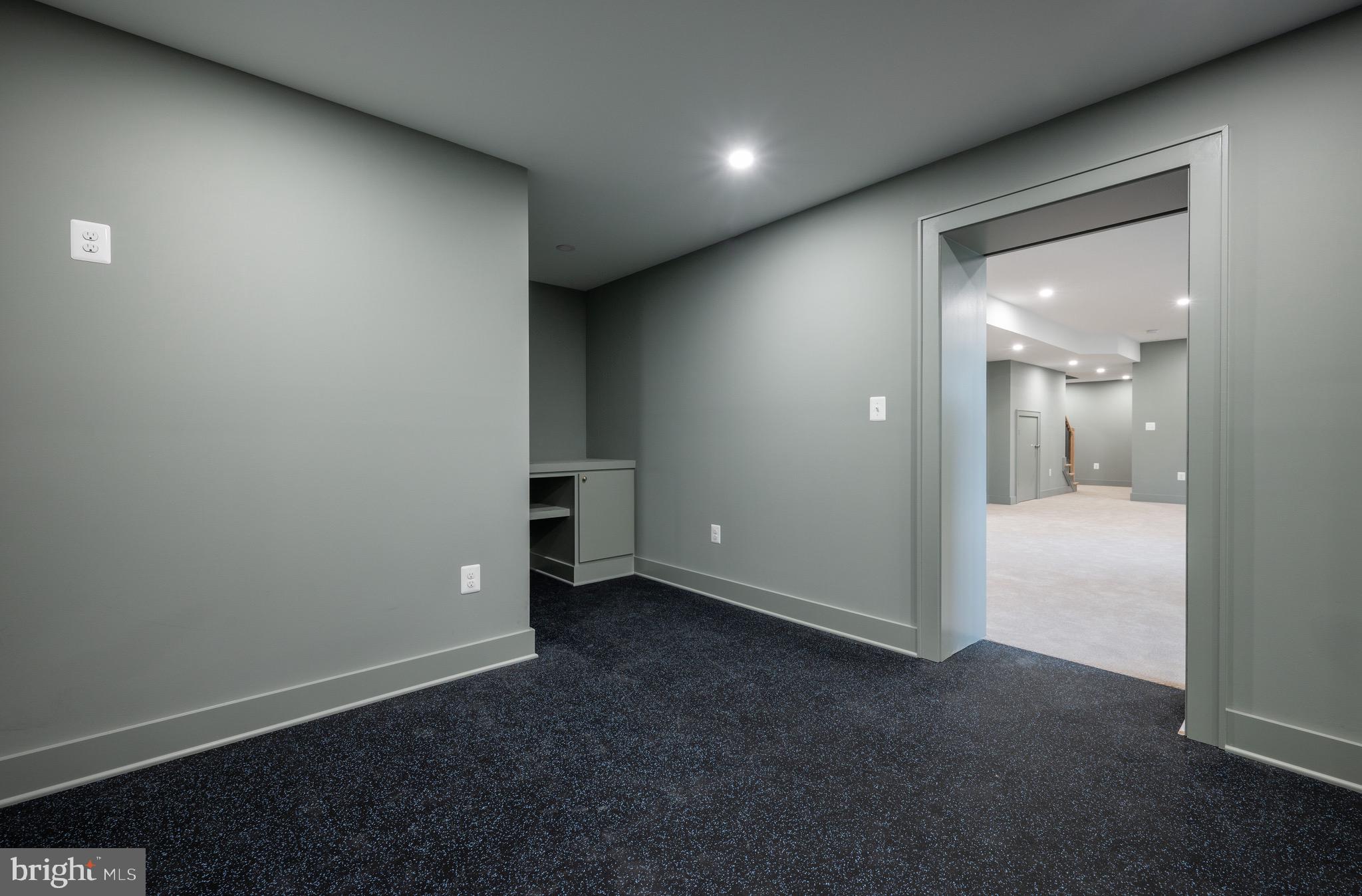 110 E RAYMOND AVENUE