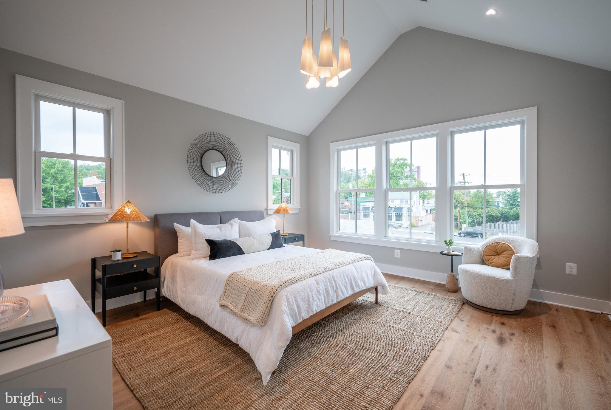 110 E RAYMOND AVENUE