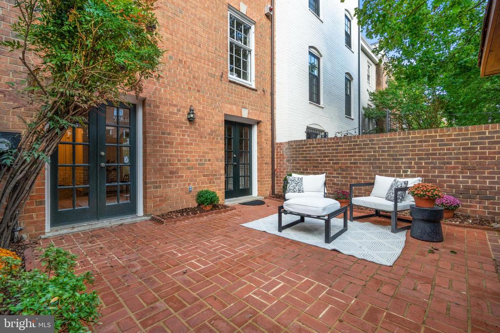124 CAMERON MEWS