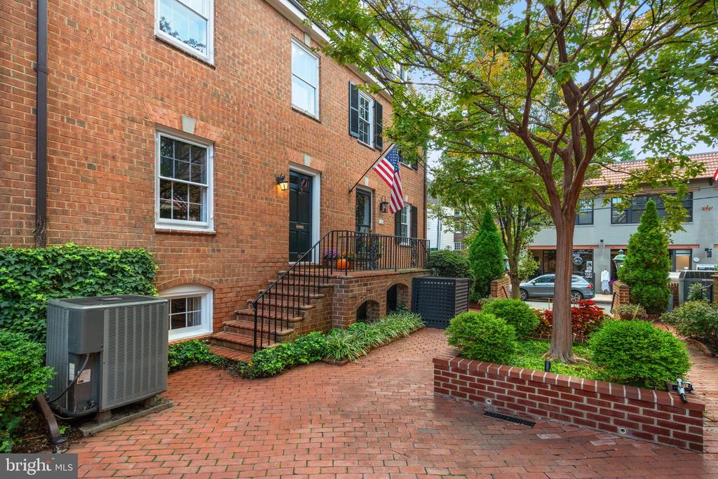 124 CAMERON MEWS