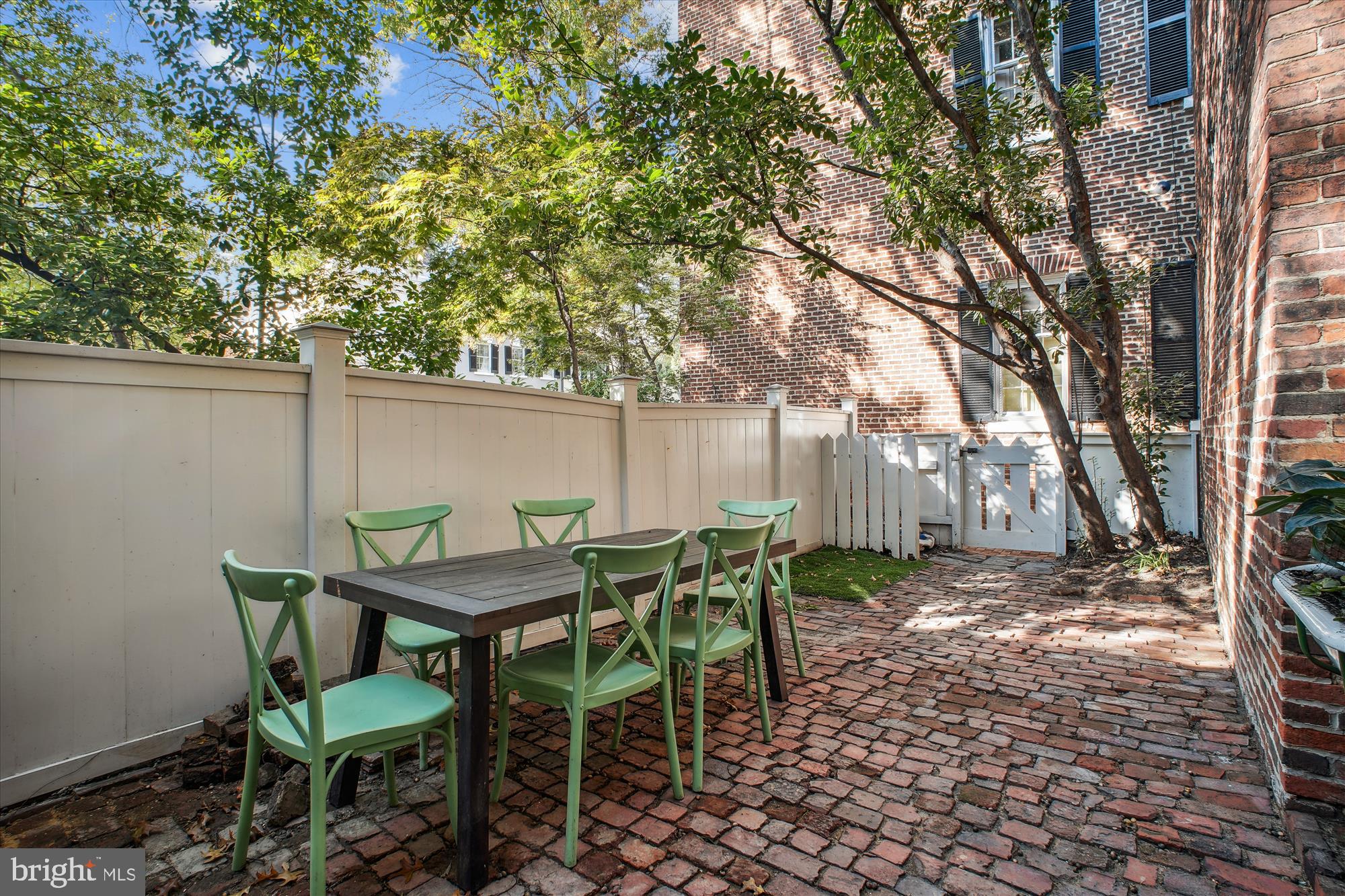 323 DUKE STREET