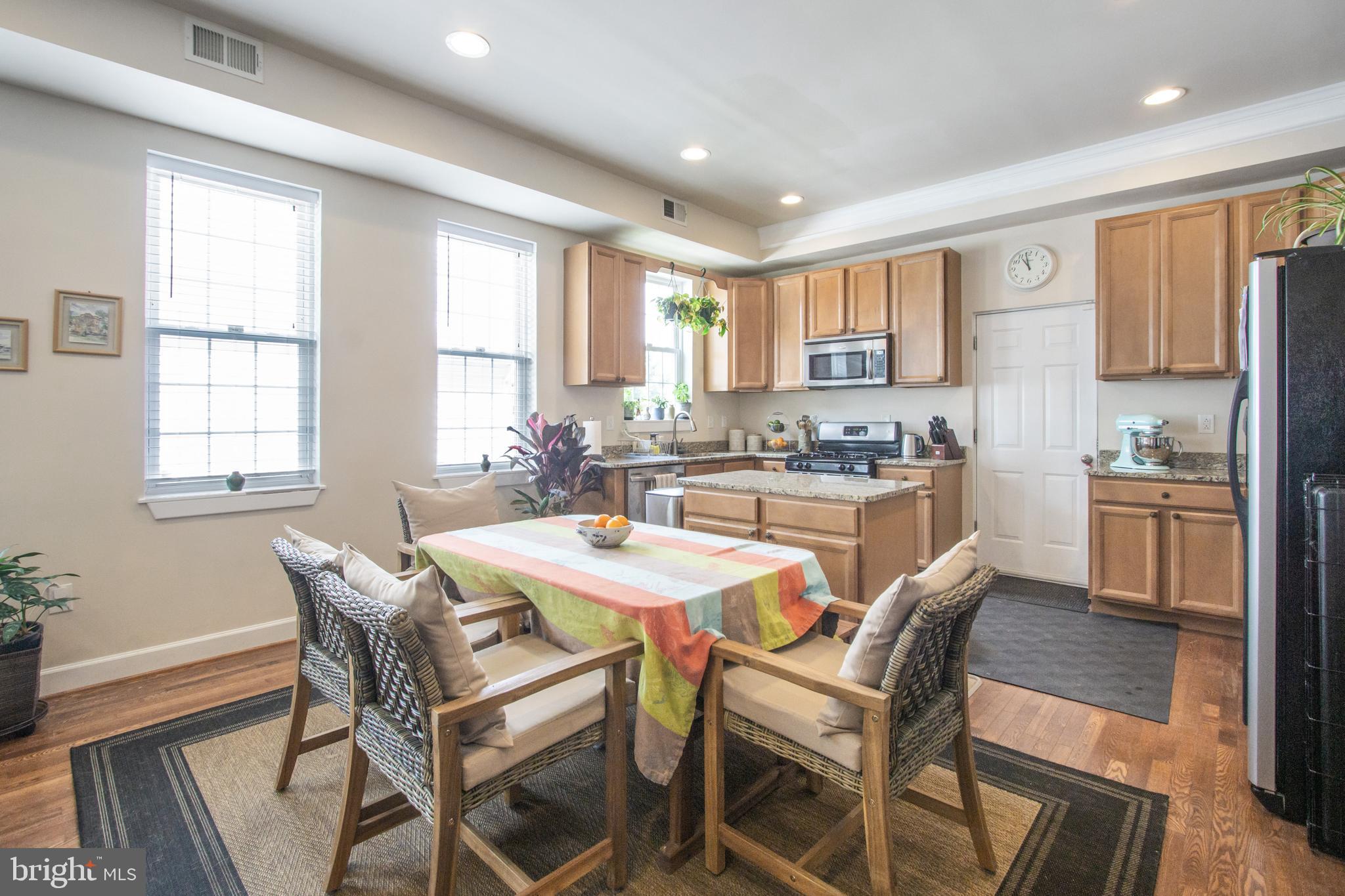 6 E REED AVENUE