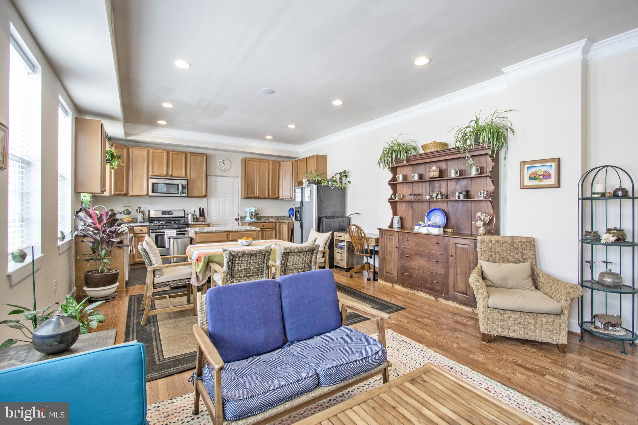 6 E REED AVENUE