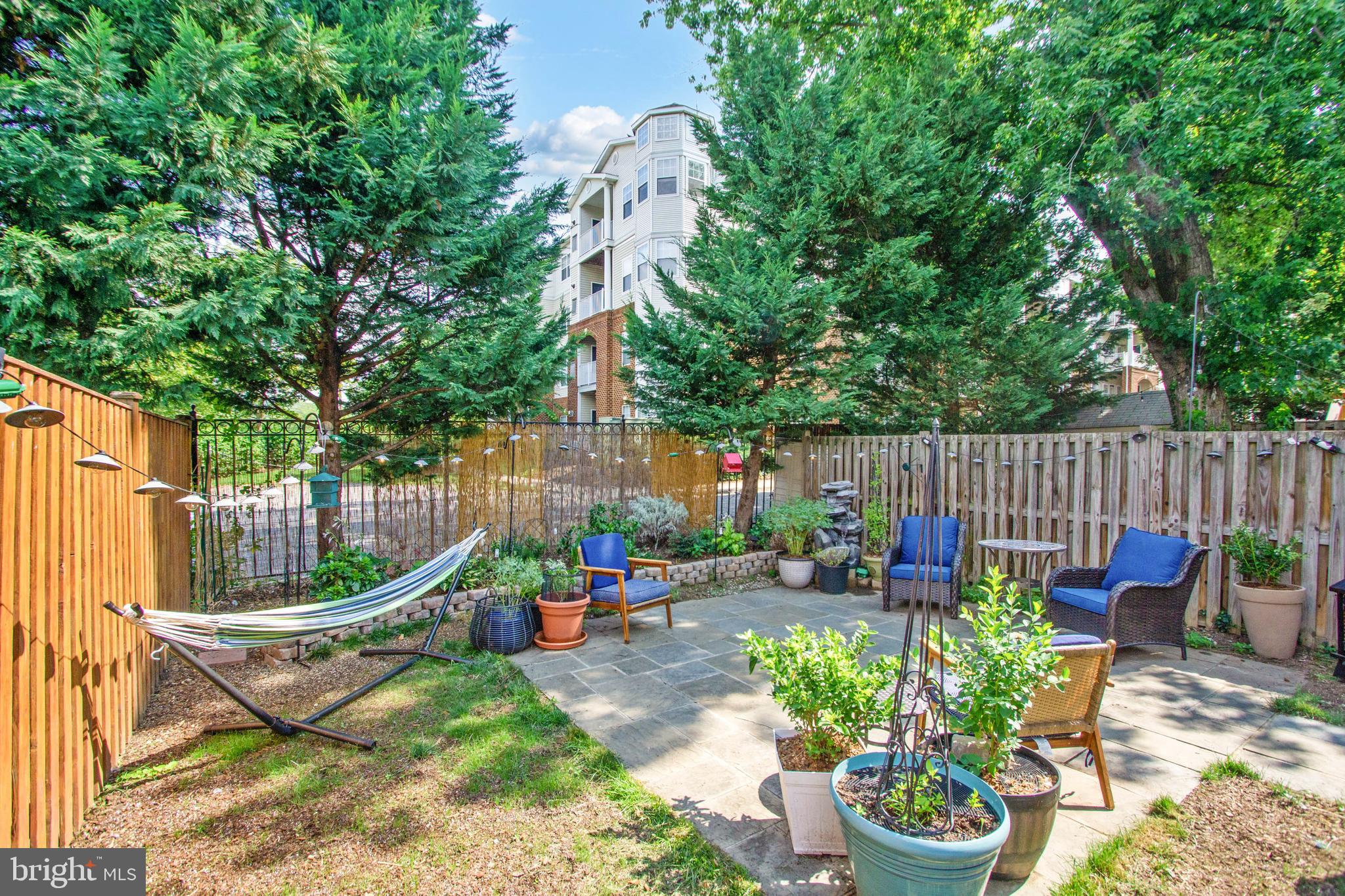 6 E REED AVENUE