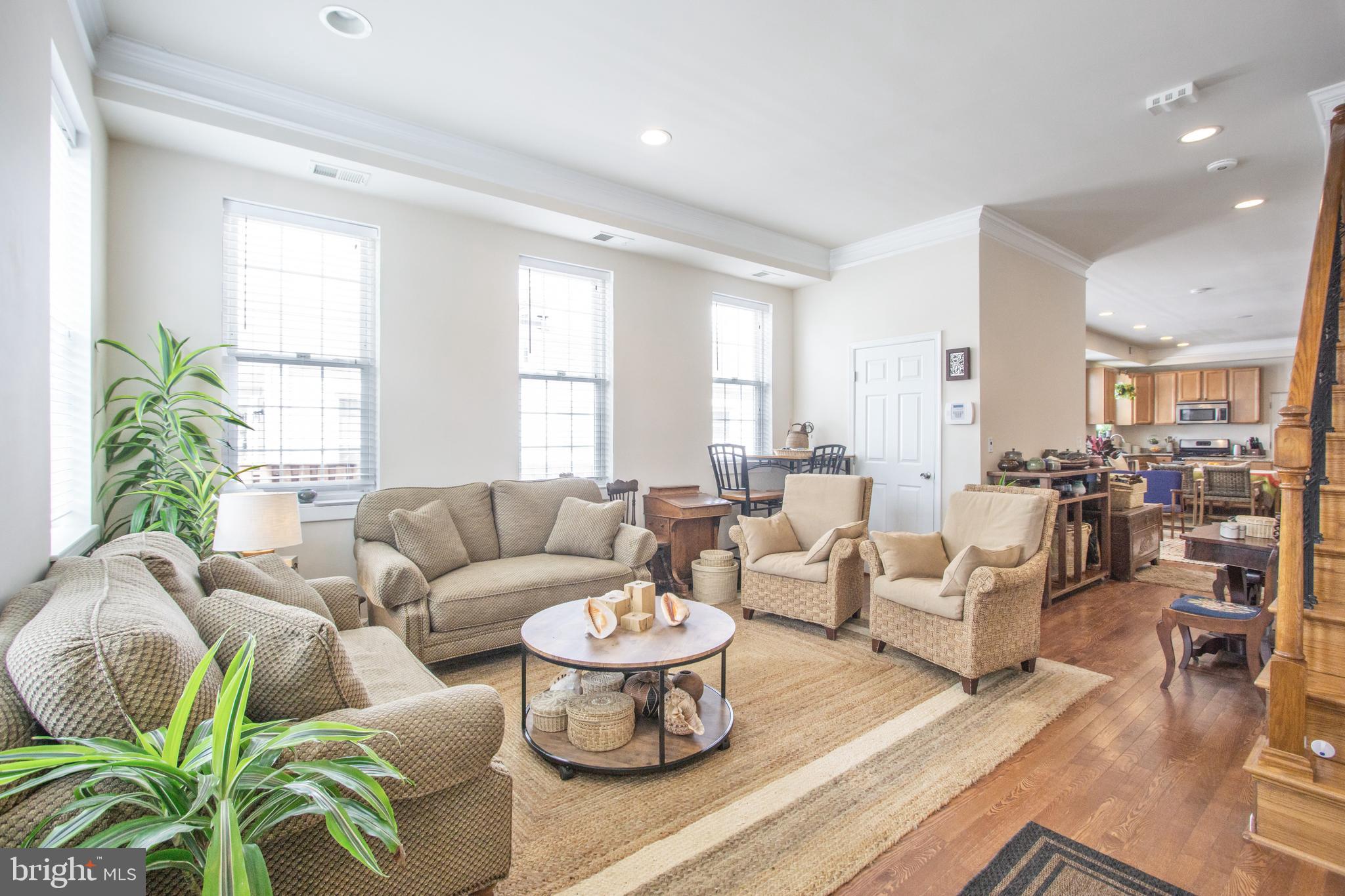 6 E REED AVENUE