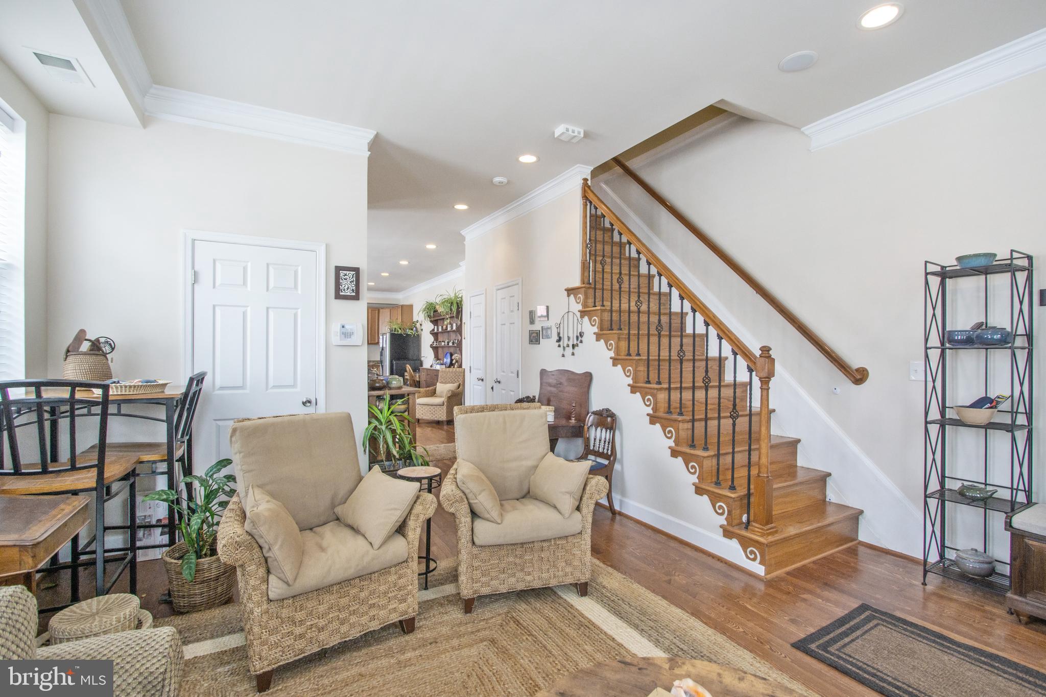 6 E REED AVENUE