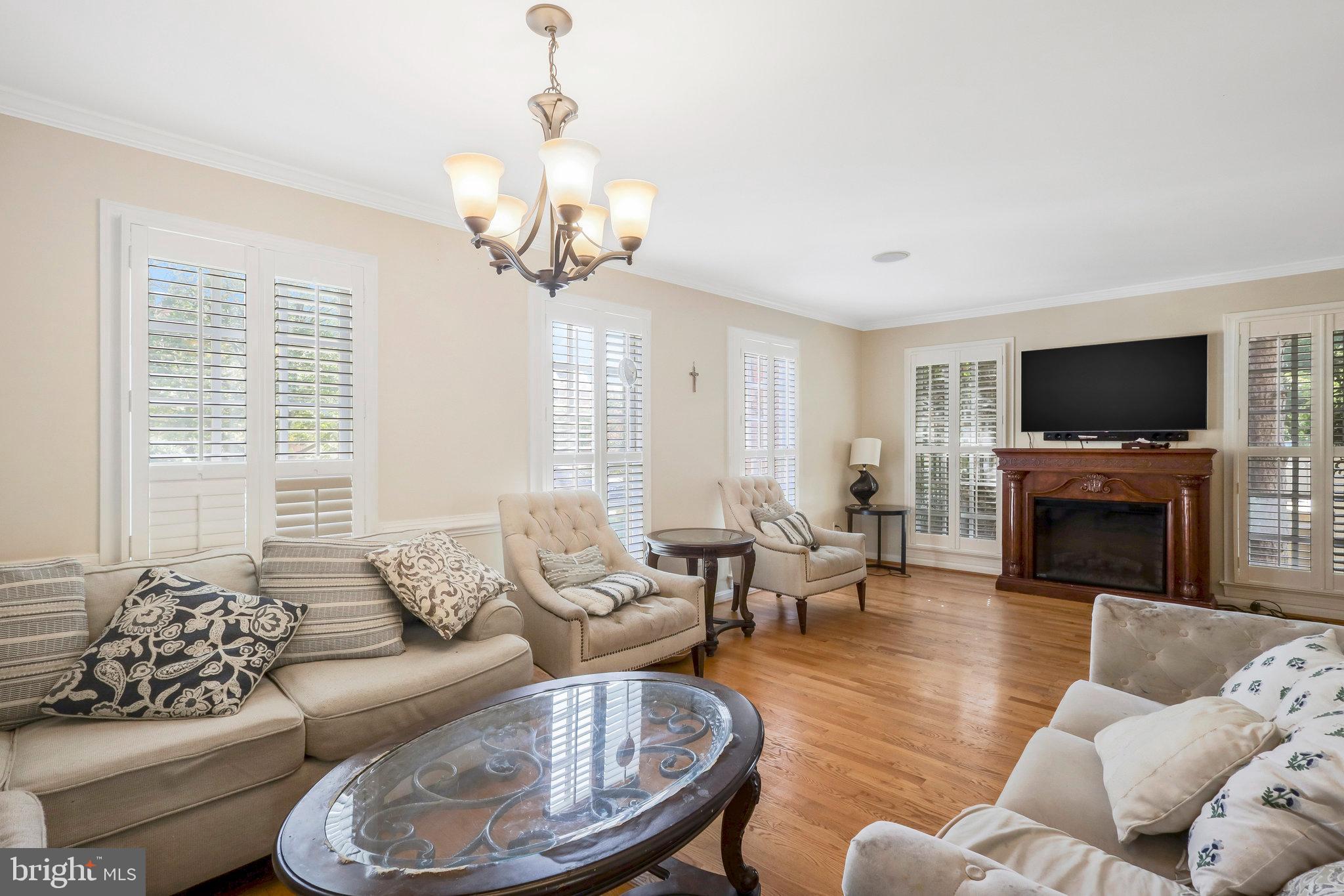 1129 QUAKER HILL COURT