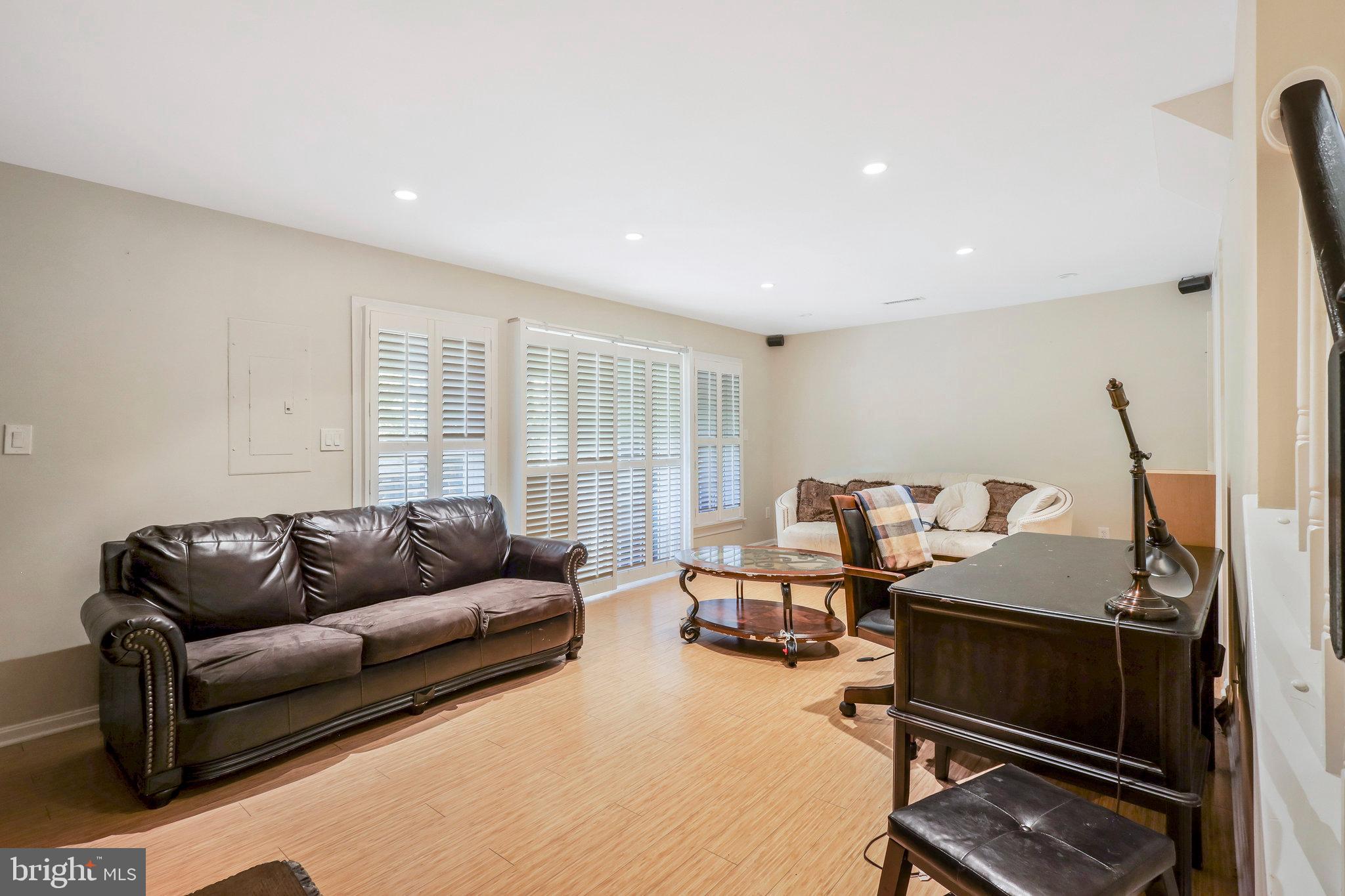 1129 QUAKER HILL COURT