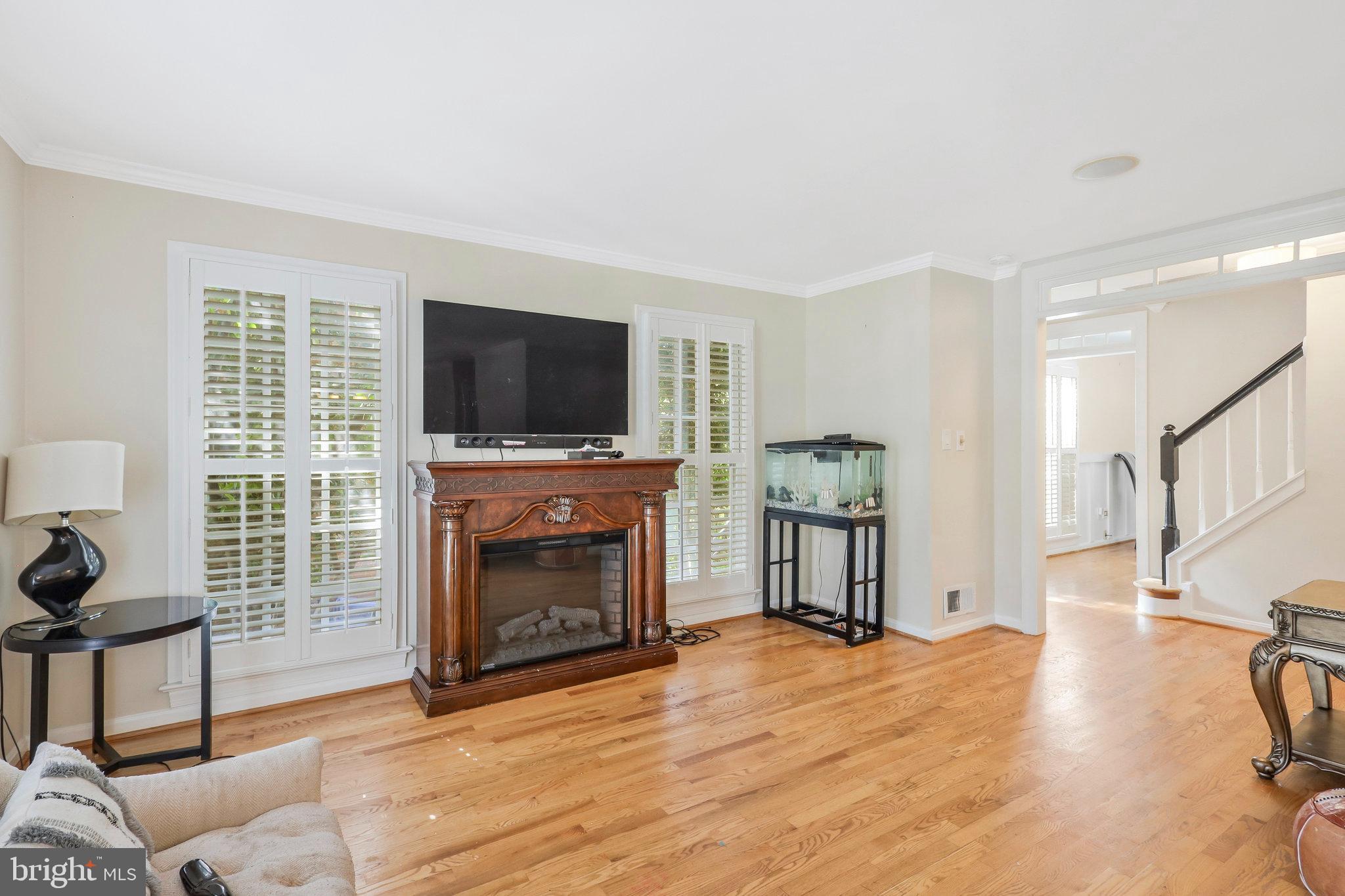 1129 QUAKER HILL COURT