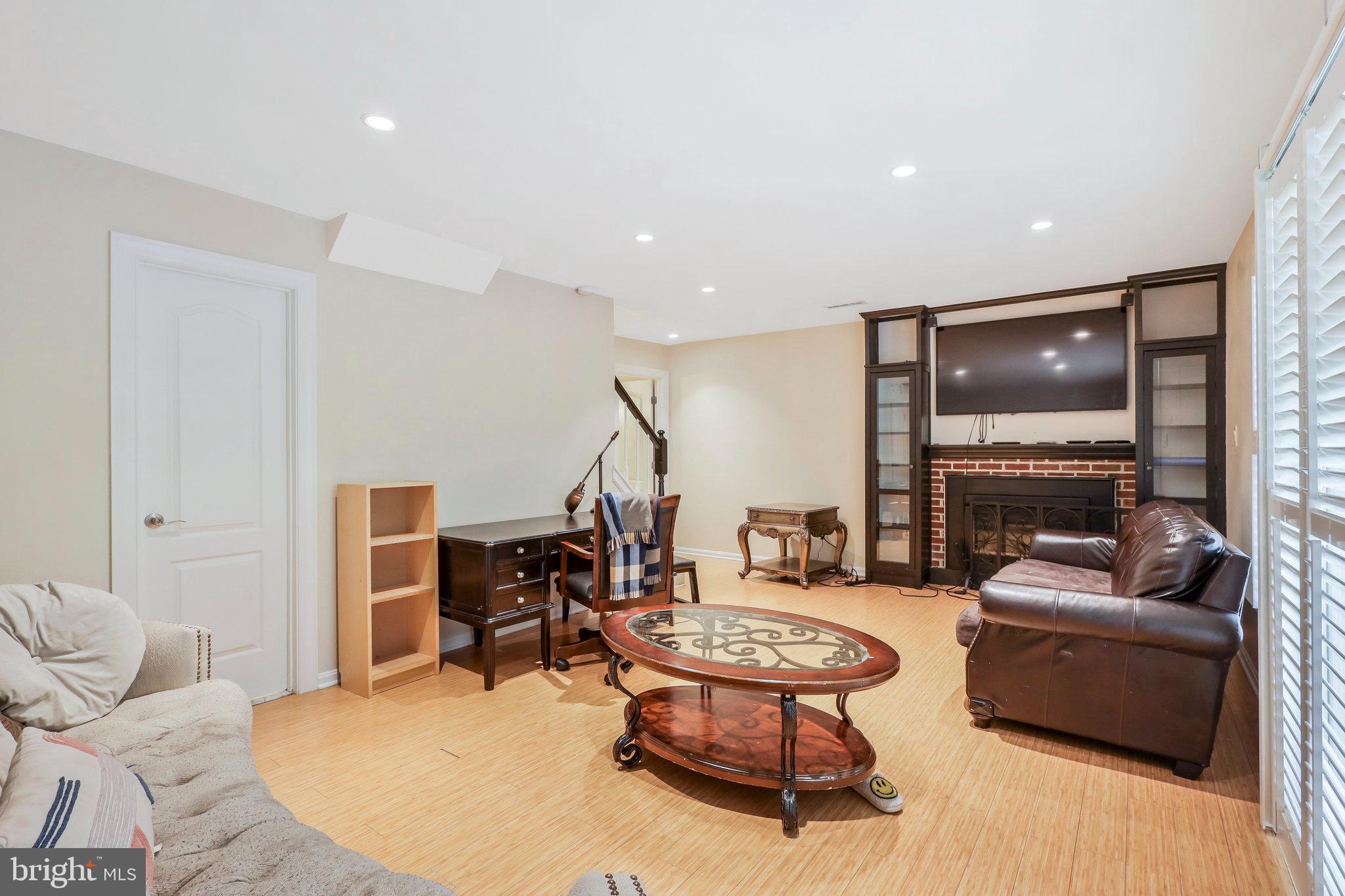 1129 QUAKER HILL COURT