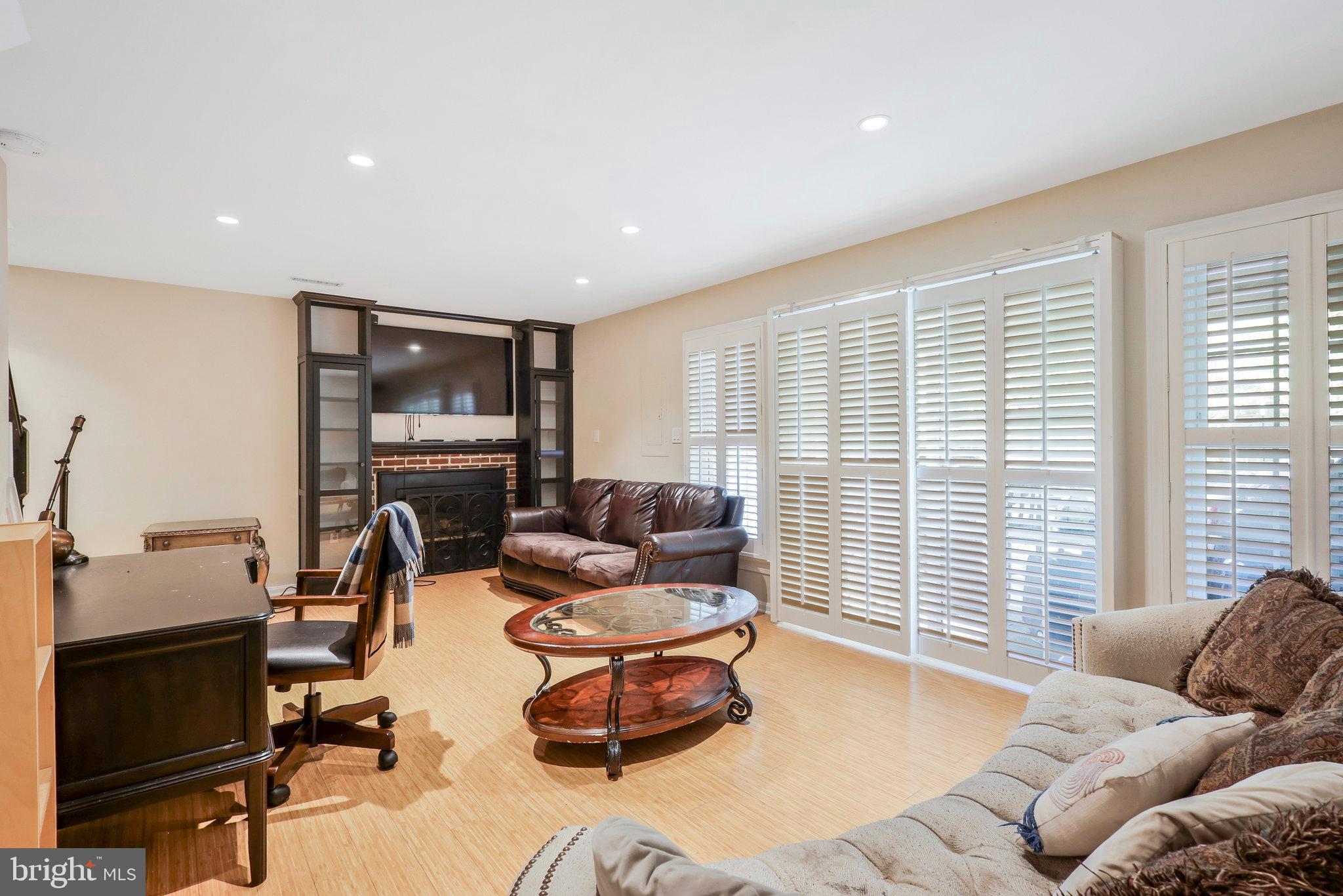 1129 QUAKER HILL COURT