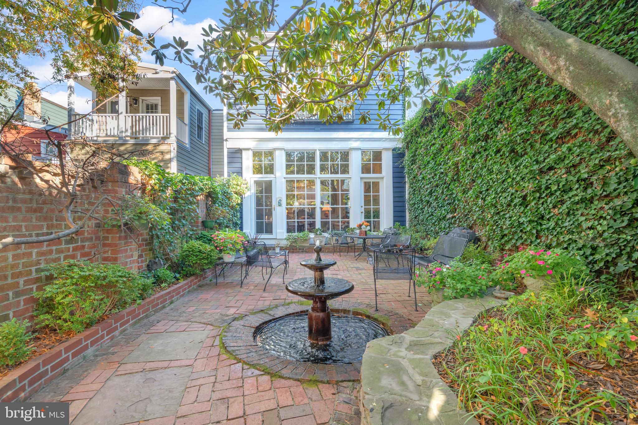 802 DUKE STREET