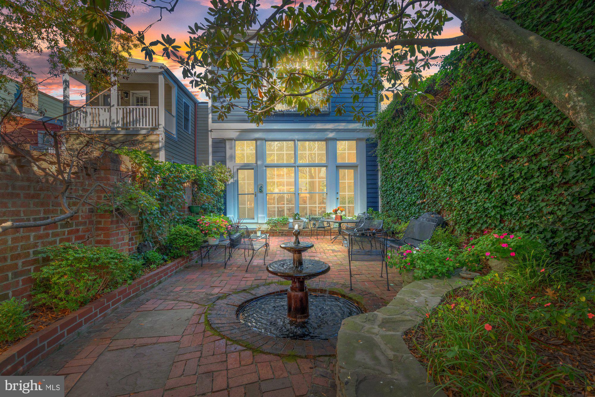 802 DUKE STREET