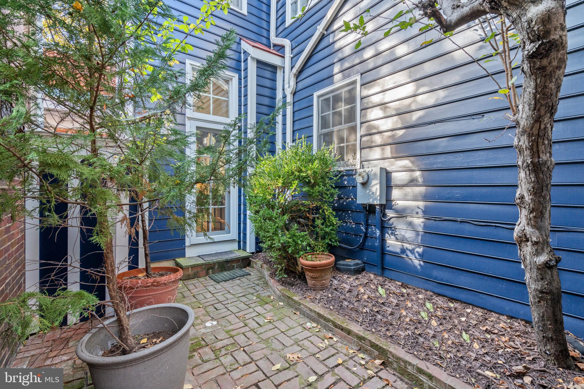 802 DUKE STREET