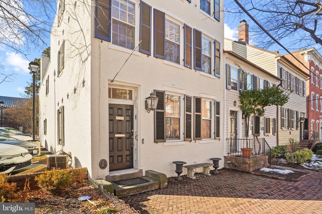 304 DUKE STREET