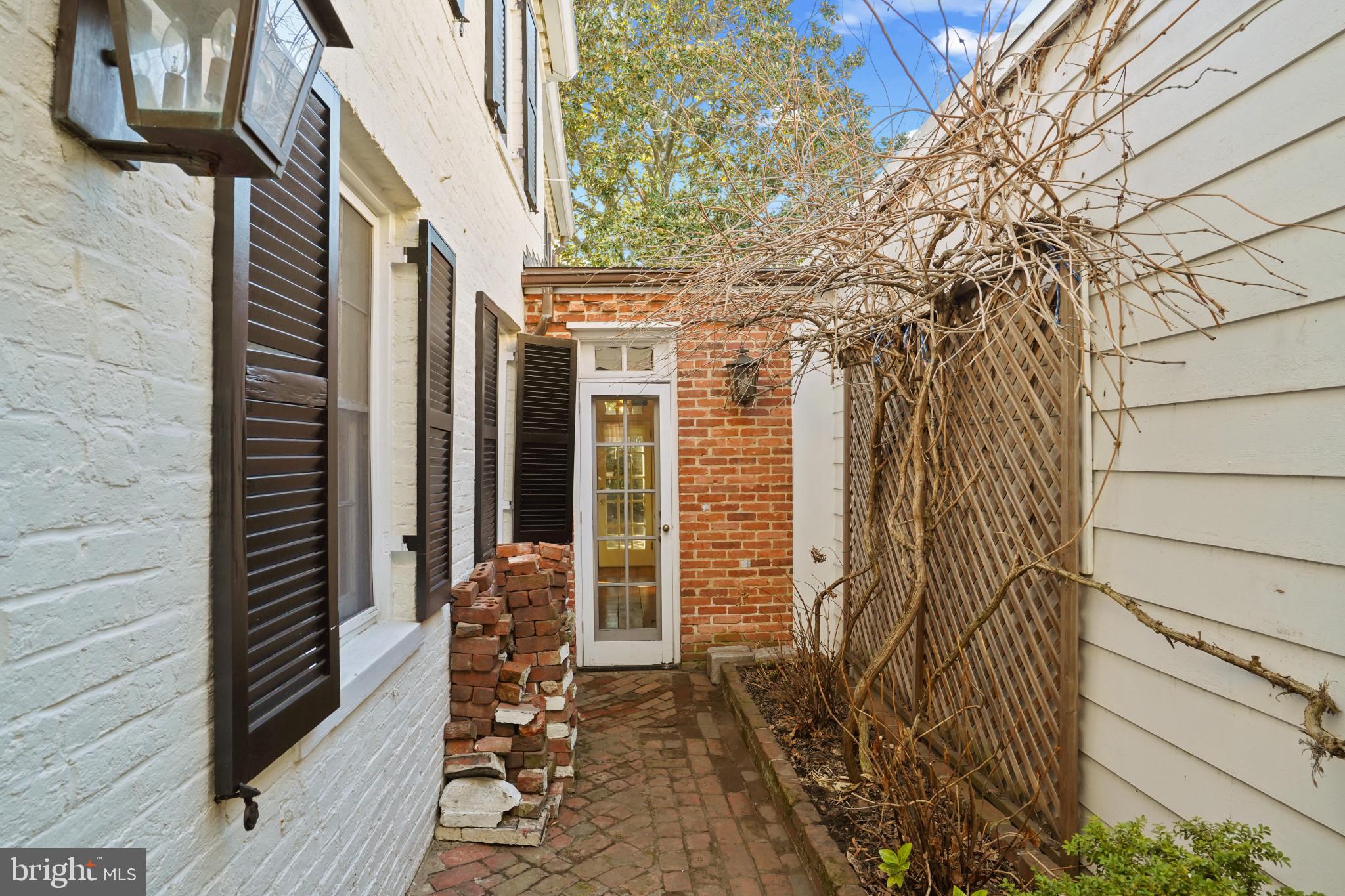 304 DUKE STREET